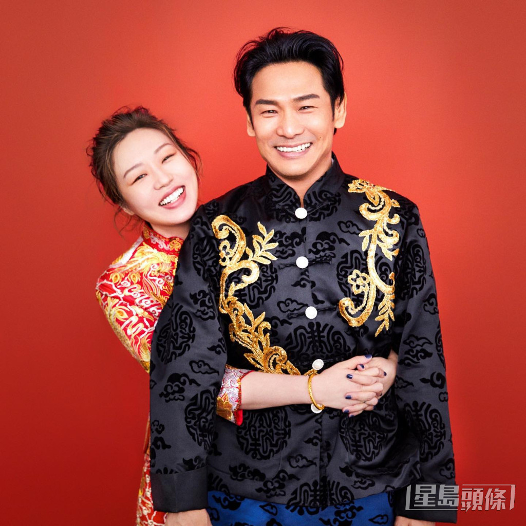 杜德偉與相差24年的攝影師太太李曉冰於2012年結婚。