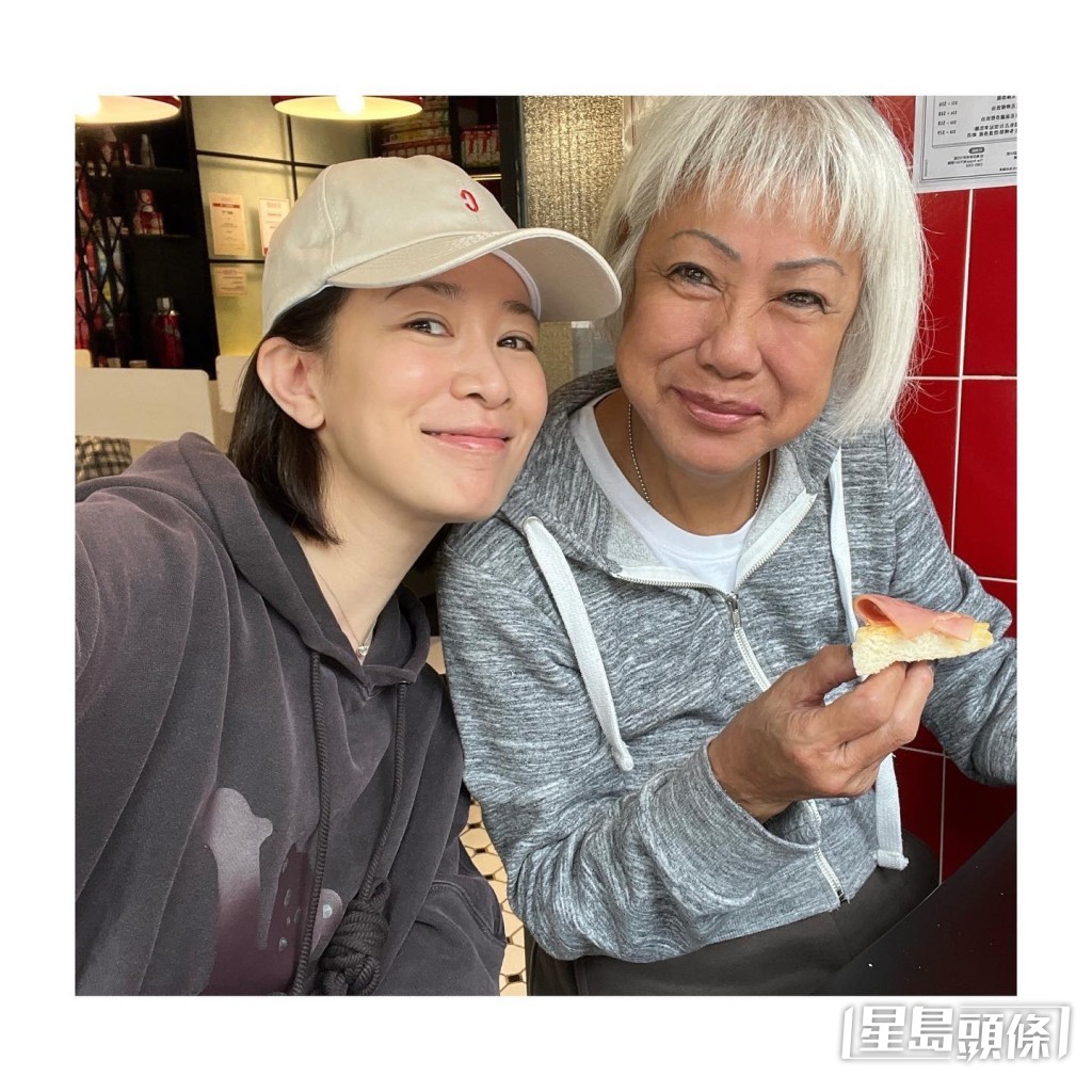 佘詩曼5歲時爸爸不幸因車禍離世，佘媽媽Lily（右）獨力湊大三名子女。
