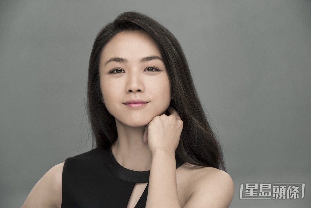 湯唯擁有知性美貌。