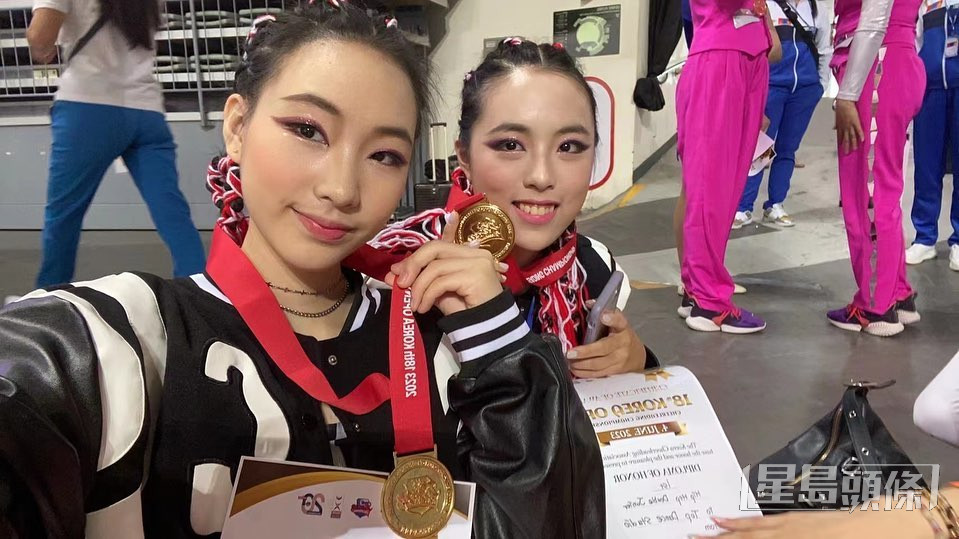 小S的大女许曦文近日到韩国参加舞蹈大赛，夺得第一名。