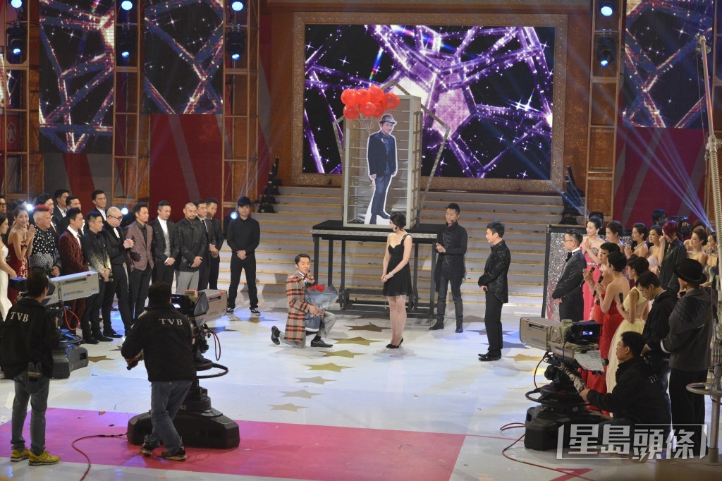 【2014年】身為司儀之一的王祖藍突然上演真人騷,在直播期間向李亞男求婚,當時轟動全城,兩人更極速在同年12月初就去影婚紗相,翌年情人節拉埋天窗。