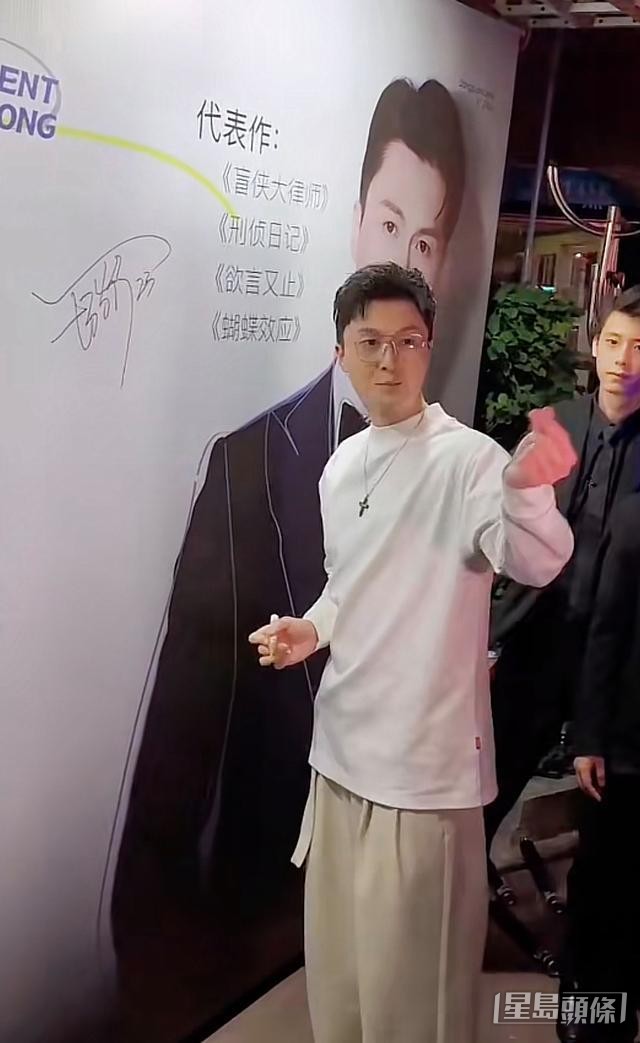 入場時先派心。