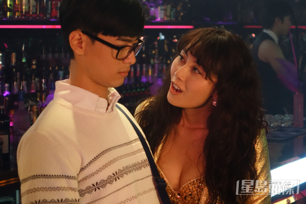 何浩文與糖妹分手後，拍攝三級片《鴨王》，裏面再有露股激情演出。