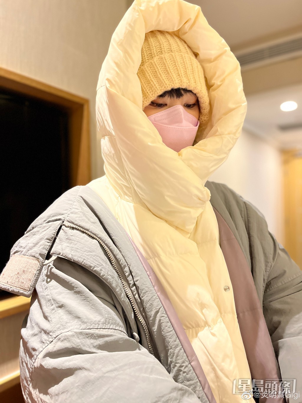 炎明熹笑说：“这样应该就不冷了吧，哈哈哈。”