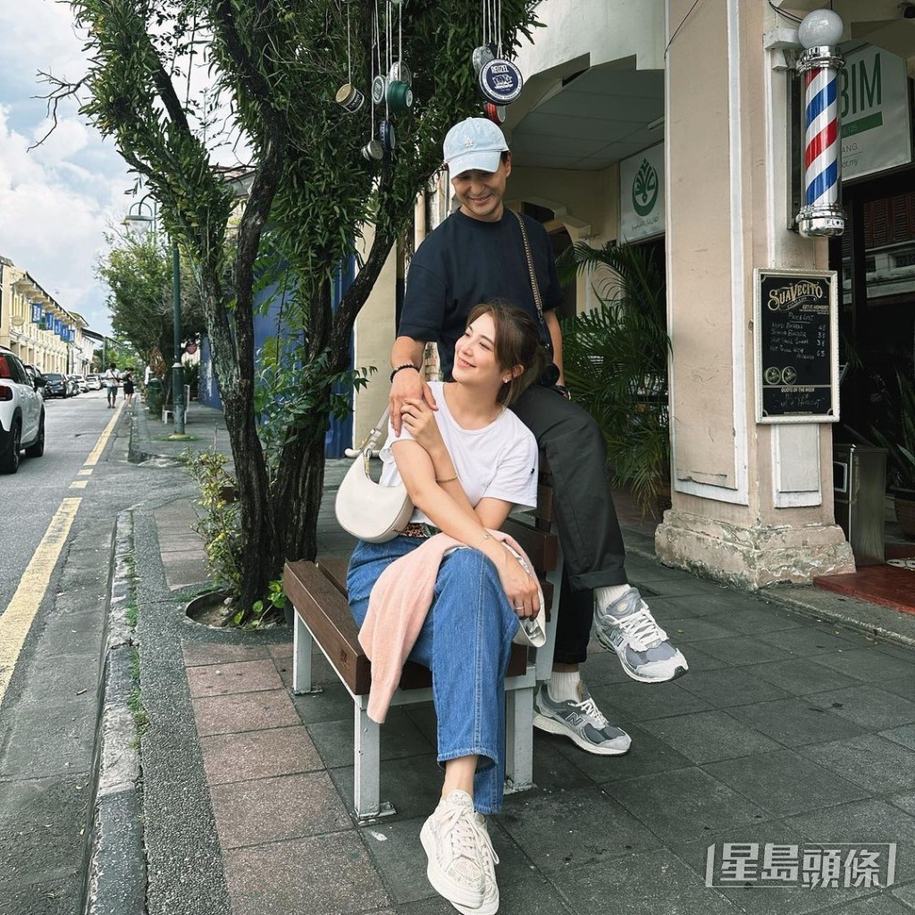 陳展鵬早前帶妻女遊馬來西亞。 