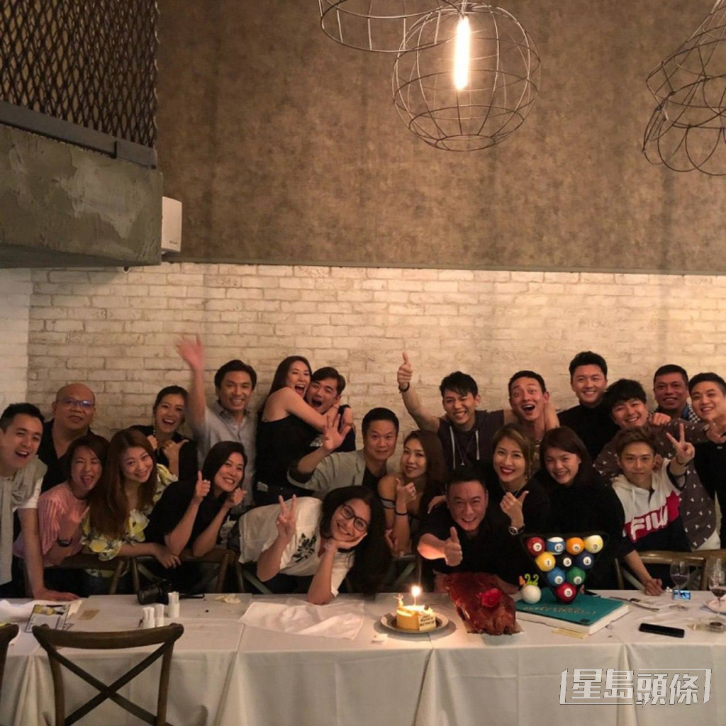 2018年，陈自瑶与王浩信曾经“合体”出席陈敏之的生日宴会。