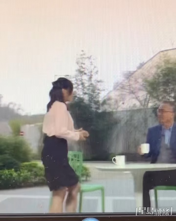 還有一段與武哥拍《武測天》的搞笑影片。