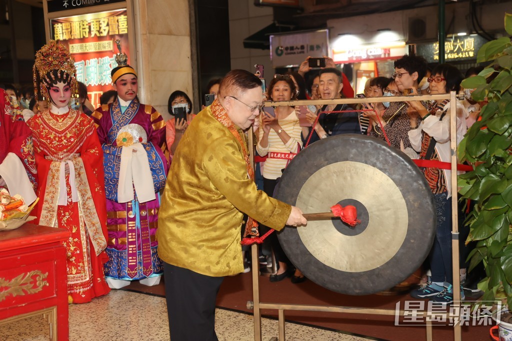 李居明推廣粵劇不遺餘力。