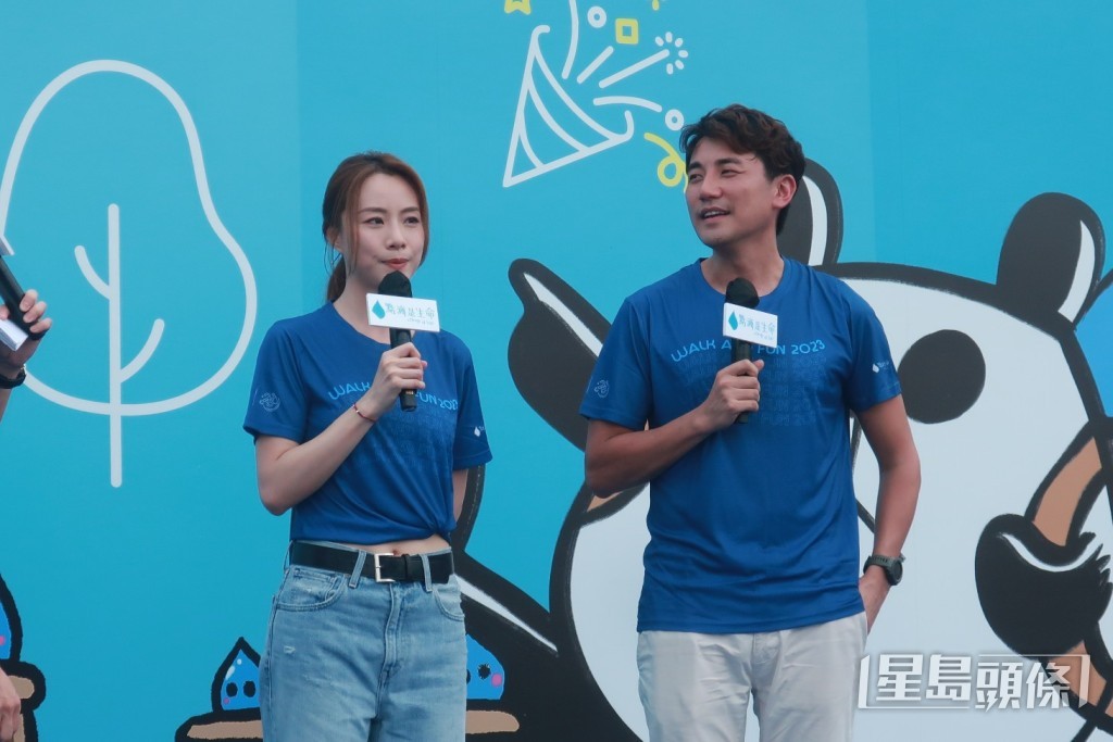 洪永城及鄧麗欣活動上有傾有講。