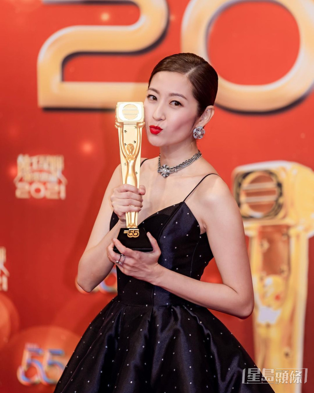 陈自瑶凭剧集《宝宝大过天》获颁《万千星辉颁奖典礼2021》之“最佳女配角”。