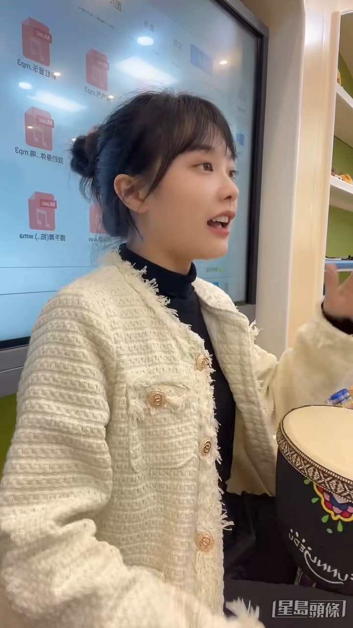 有不同樂器配合。