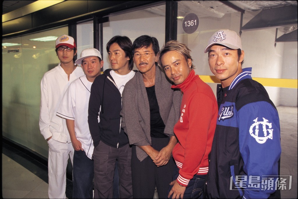 譚俊彥早年曾在香港影壇發展，曾與（左二起）杜汶澤、鄭伊健、林子祥、李克勤、許志安等拍《六壯士》。