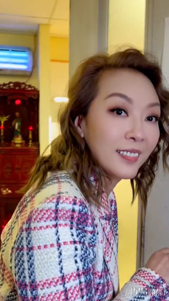 但化妝間內一個人都冇。