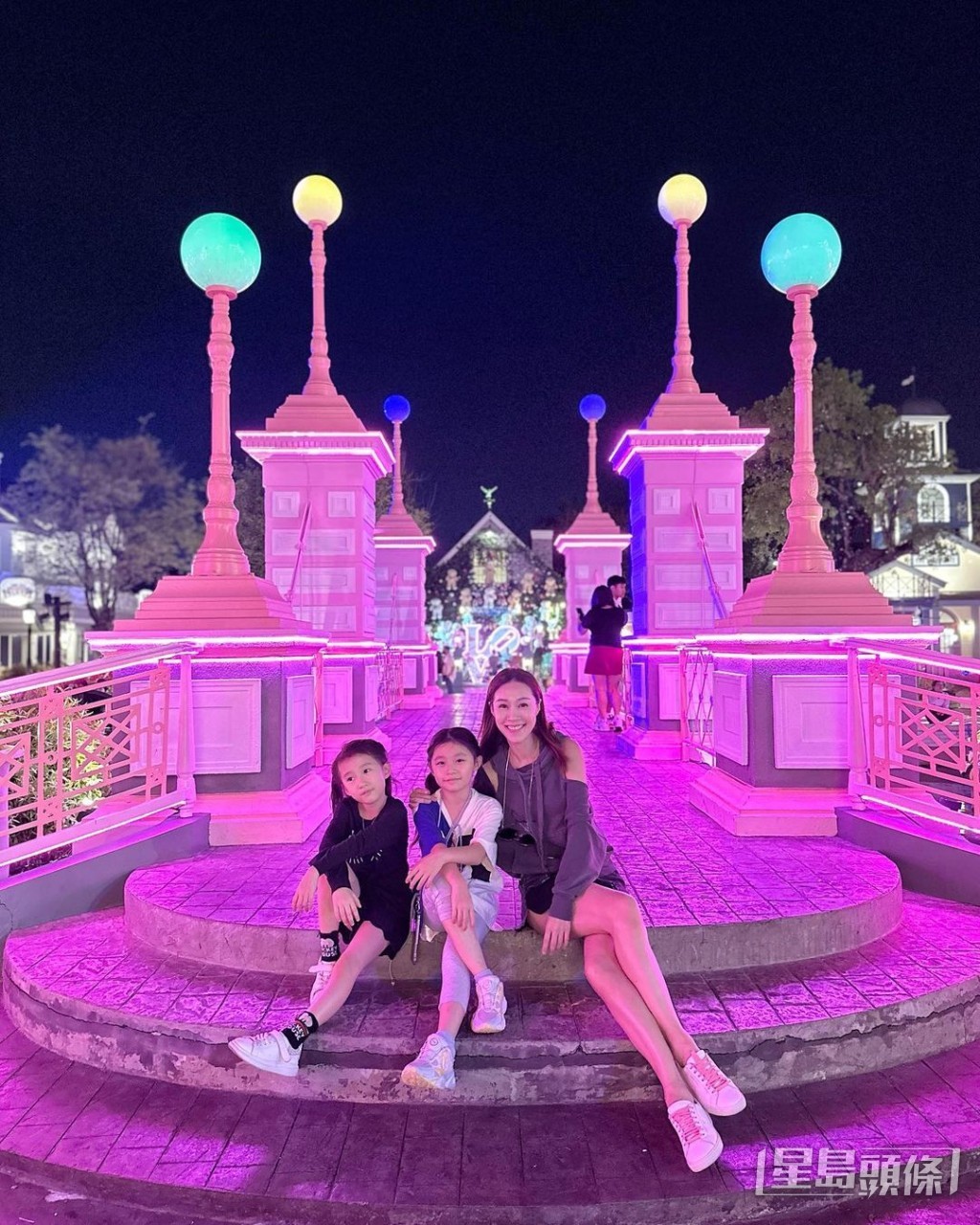 黃心妙較多與兩名女兒外出。