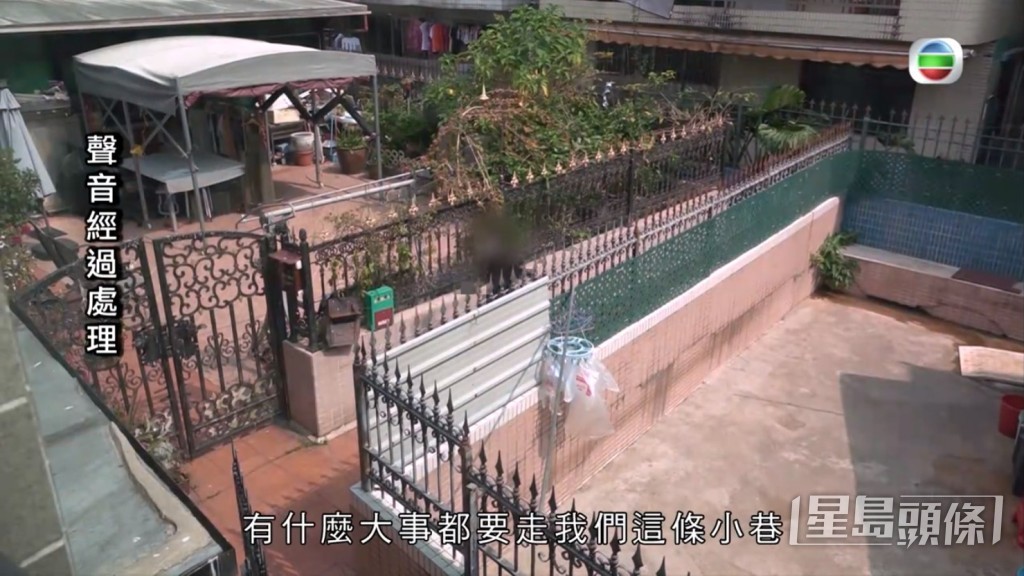 該女村民表示一名聲稱擁有該路段業權的人士要求過路者必須付費才可通過該路段。