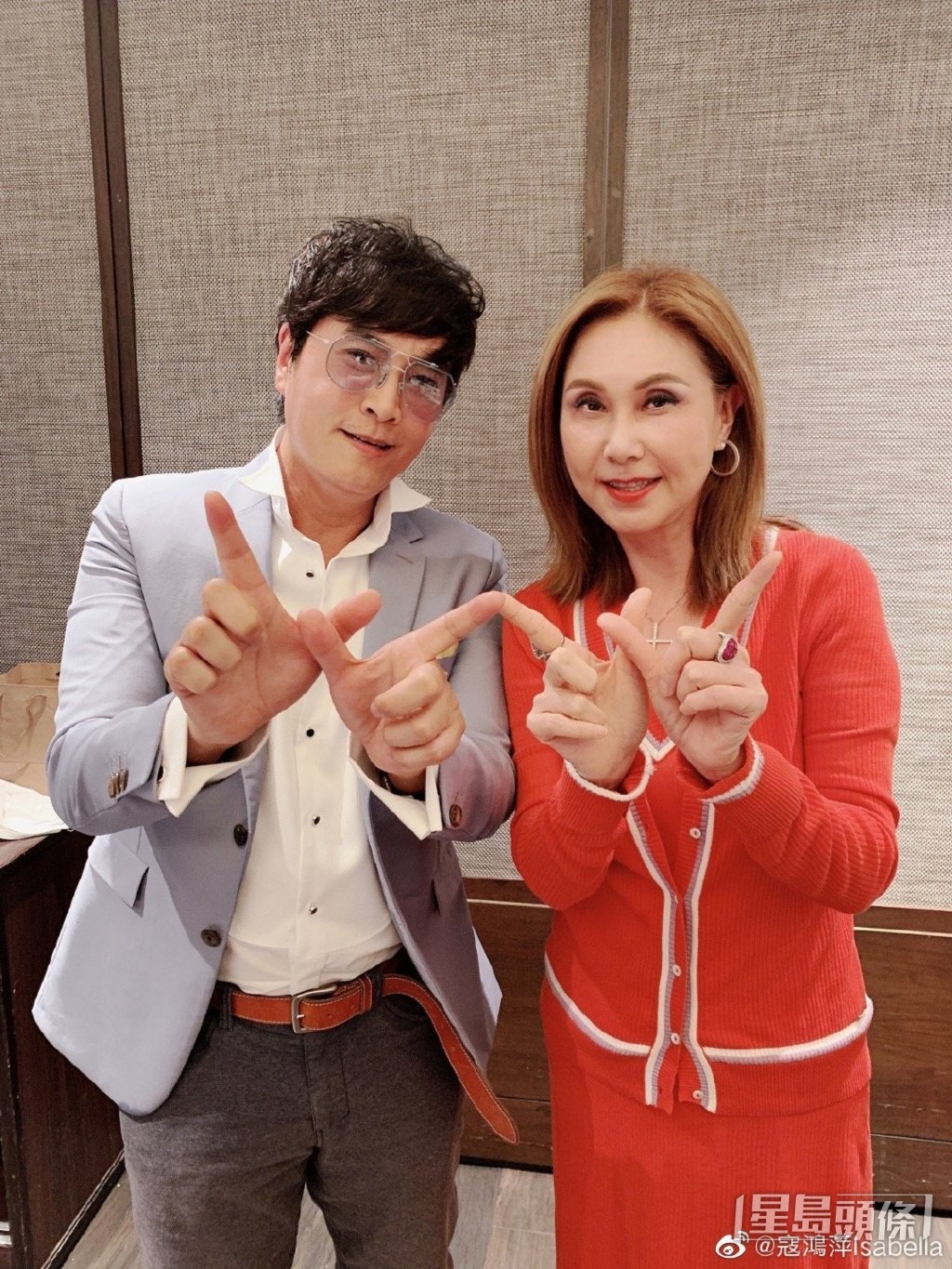 招牌手勢。