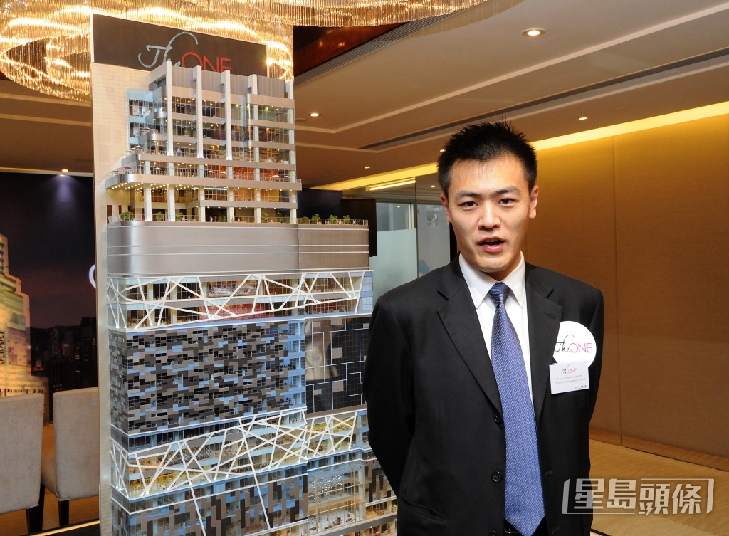 大刘称“The ONE”是儿子刘鸣炜所改。