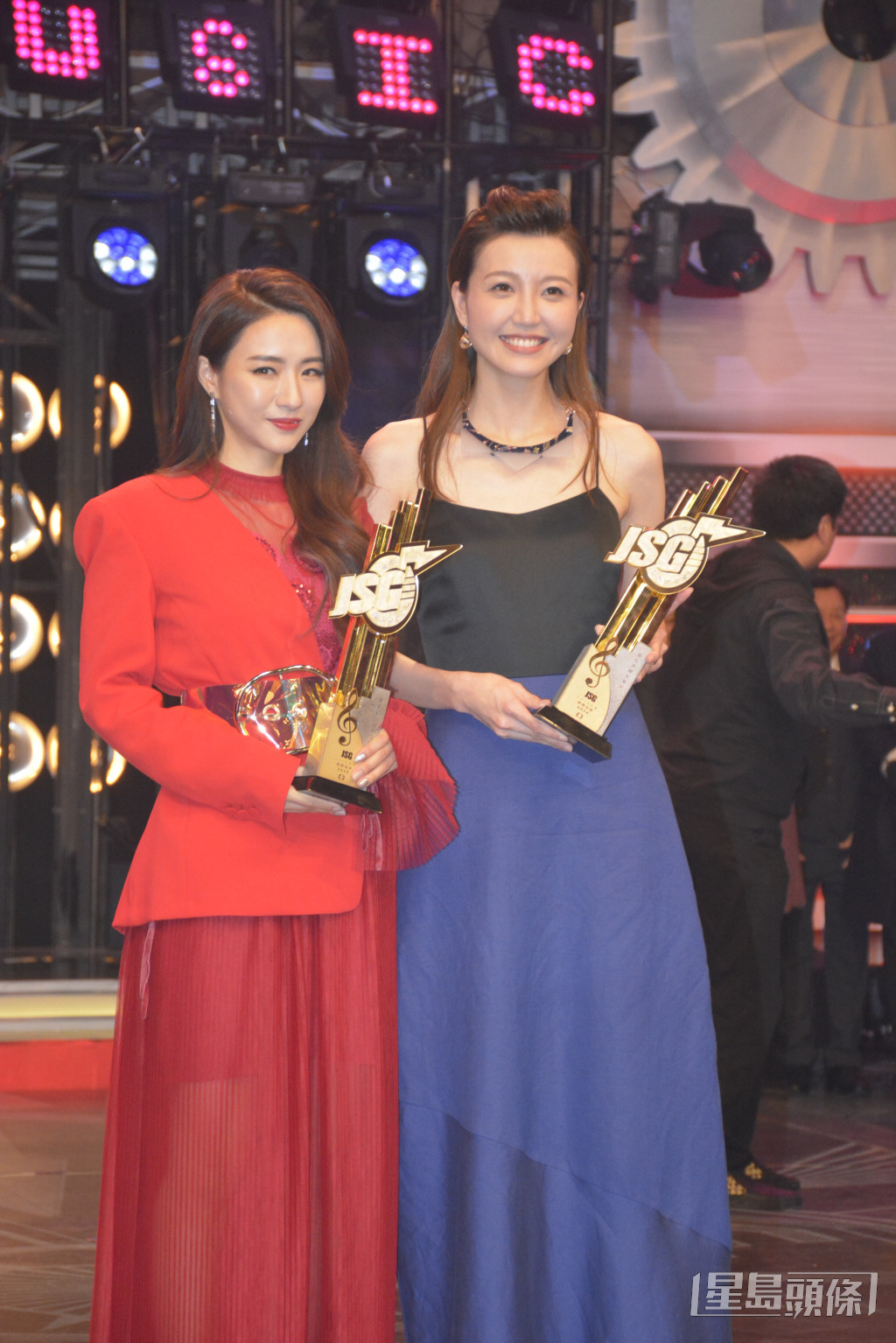 菊梓桥在《2018年度劲歌金曲颁奖典礼》获得“最受欢迎女歌星”奖。