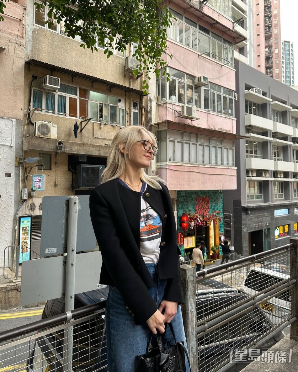 大馆外围景观亦好有香港特色。