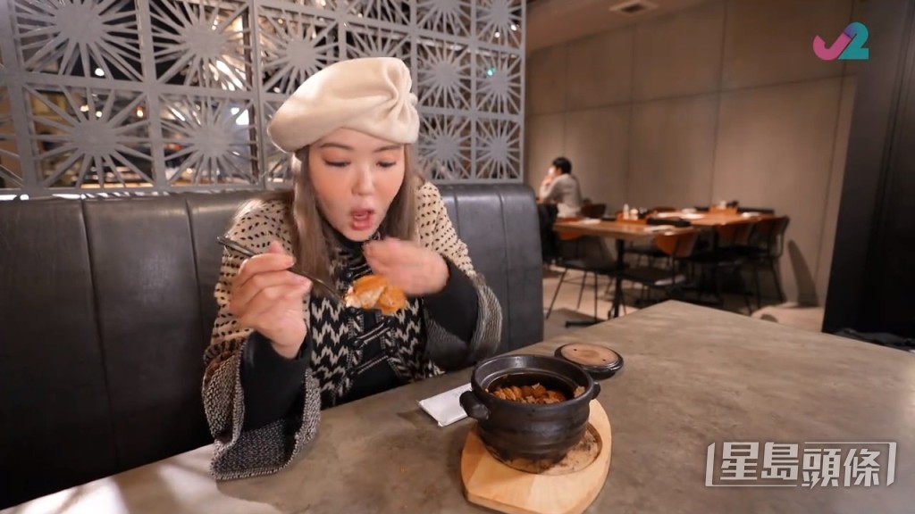 杜如風相信3秒論,跌海膽即用手執起放落口。