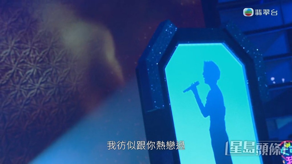 睇剪影就知係龍婷。