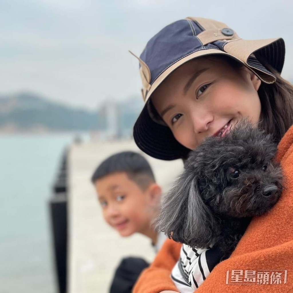 疫情下Rose多咗時間陪家人及愛犬。