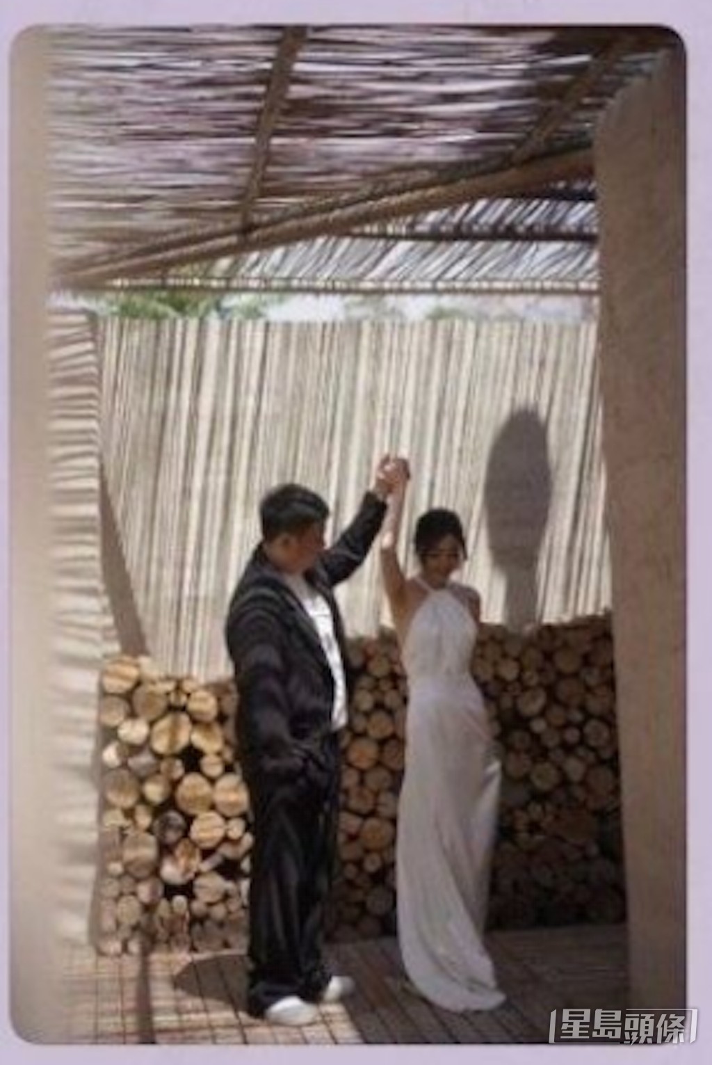 “是亦琳呀”的婚照其后被疯传。