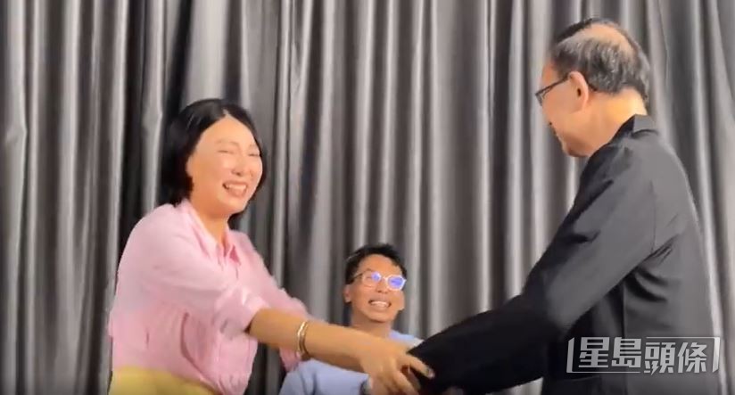 曾爸爸以神秘嘉賓身份忽然亮相給馬賽驚喜。