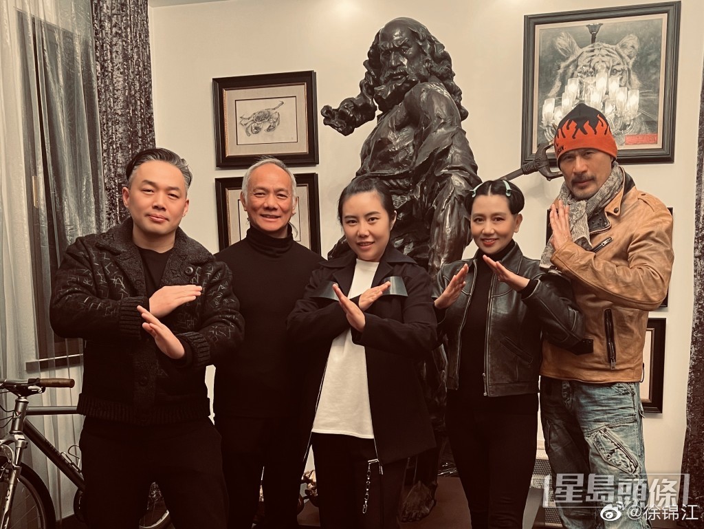 成日周圍去參觀。