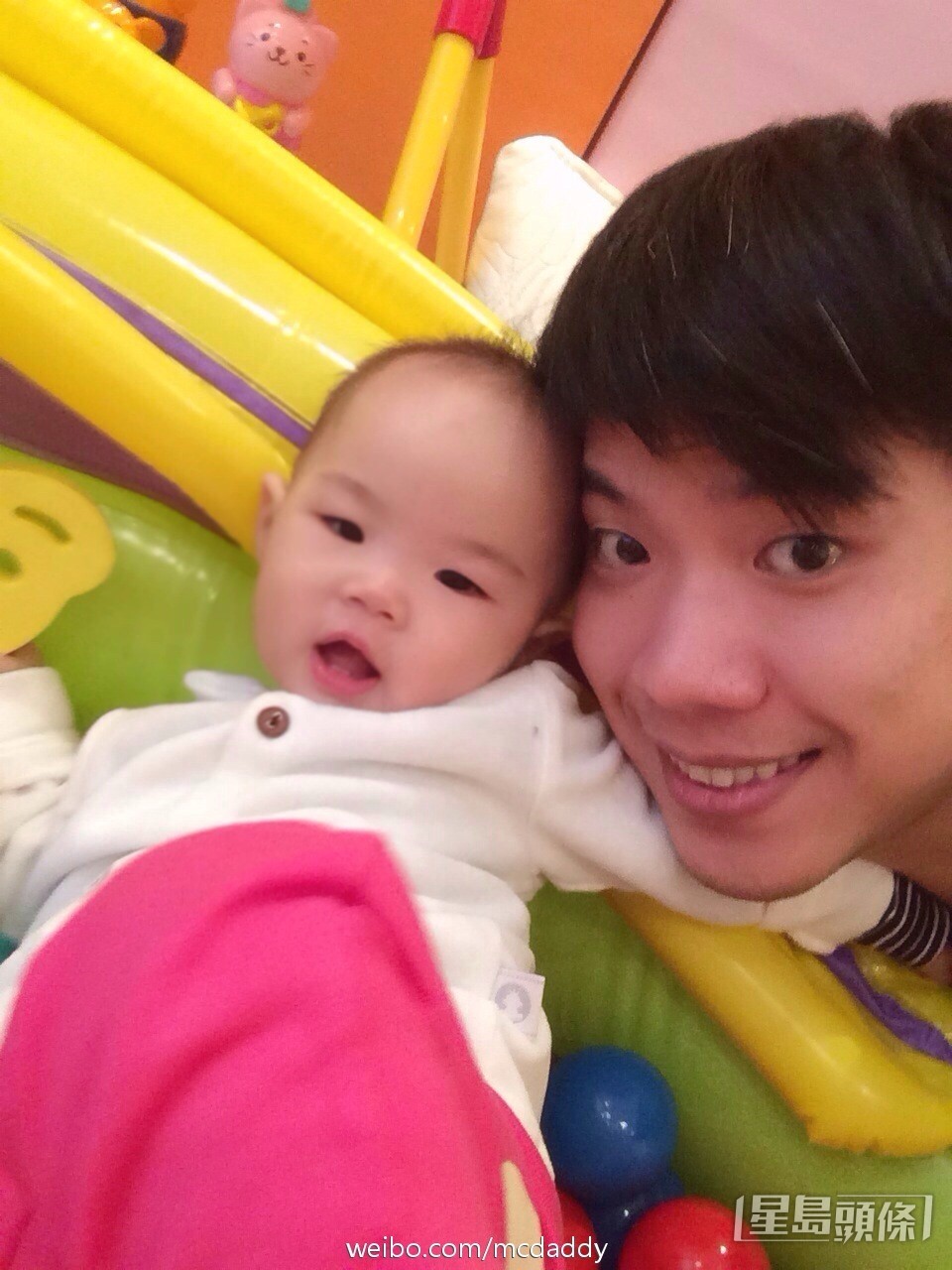 黄毅清很锡女儿。