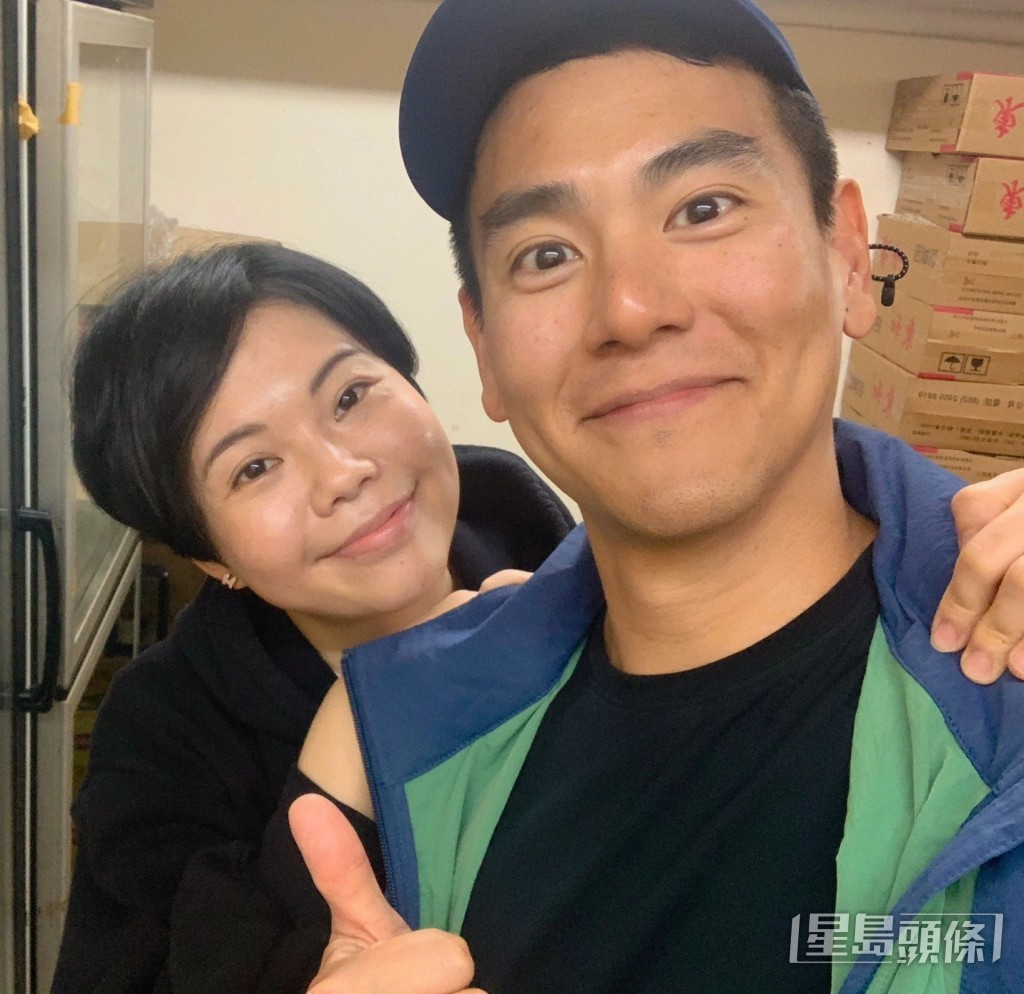 台湾男神彭于晏原来最近亦有香港！深水埗著名猪润面店老板昨午贴出与彭于晏的头贴头自拍照。