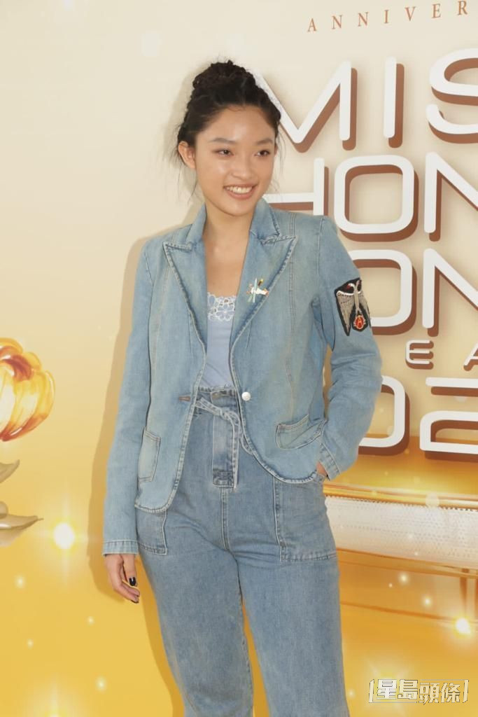 “翻版舒淇”谭筱白去年以牛仔Look现身《2022年度香港小姐竞选》第二轮面试。