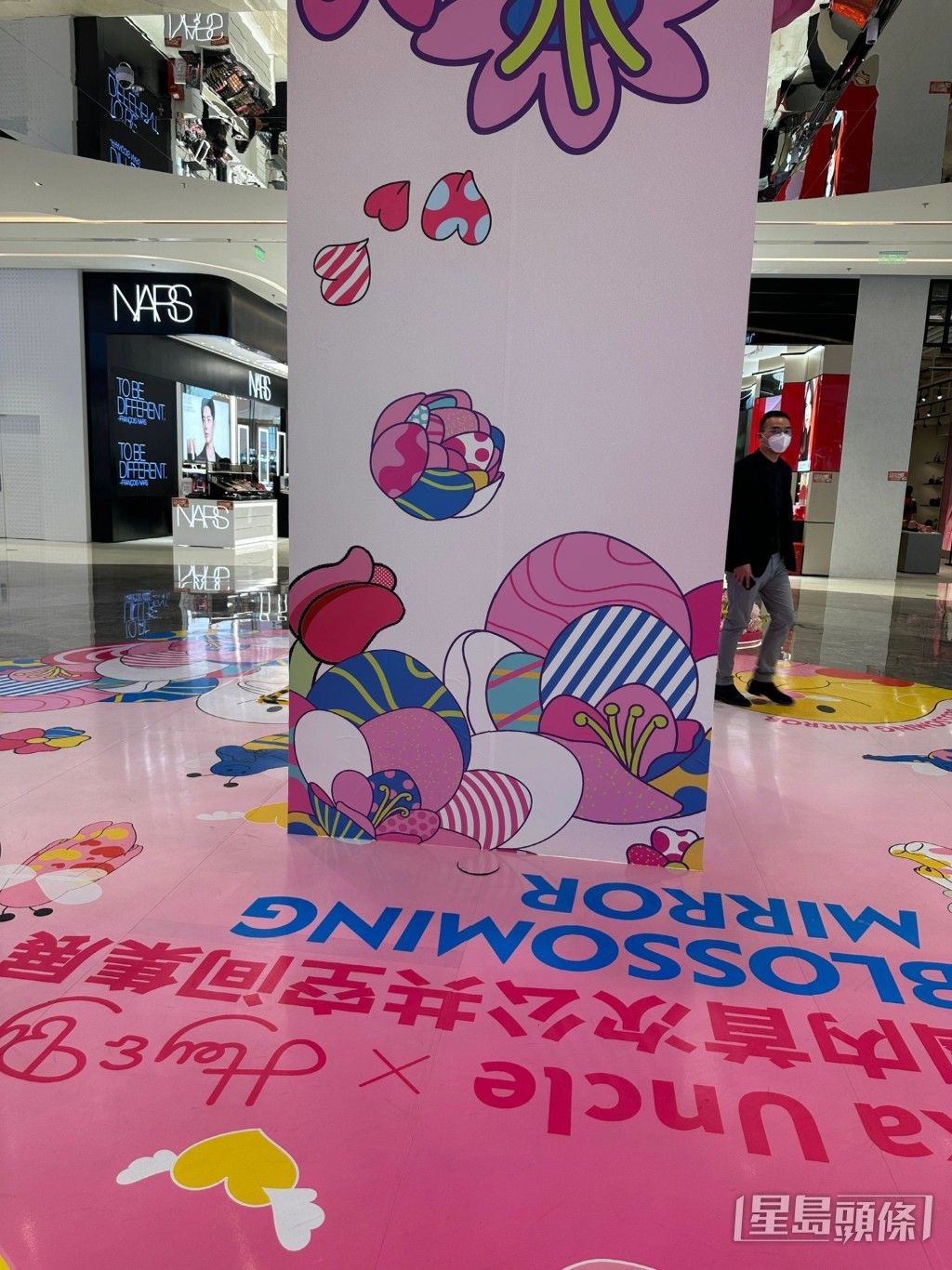 甘比Po出多张上海百货公司内的环境。