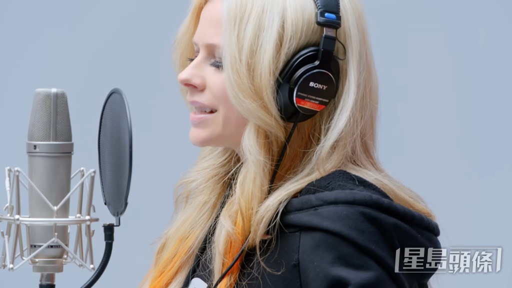 加拿大天后Avril Lavigne也曾被网民指在The First Take有炒车情况。