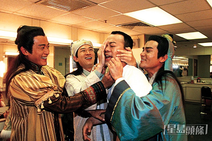 2000年，魏駿傑曾演出TVB劇《金裝四大才子》。