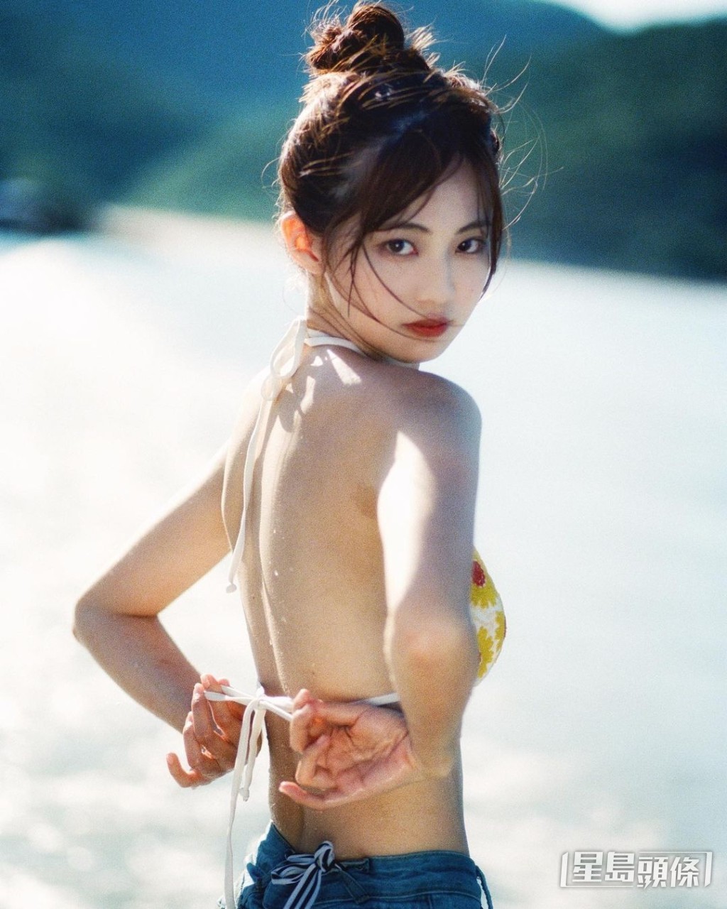 區明妙於2019年簽約成為邵氏兄弟旗下藝人,近年參演過《她她她的少女時代》、《星空下的仁醫》、《白色強人II》等劇集。
