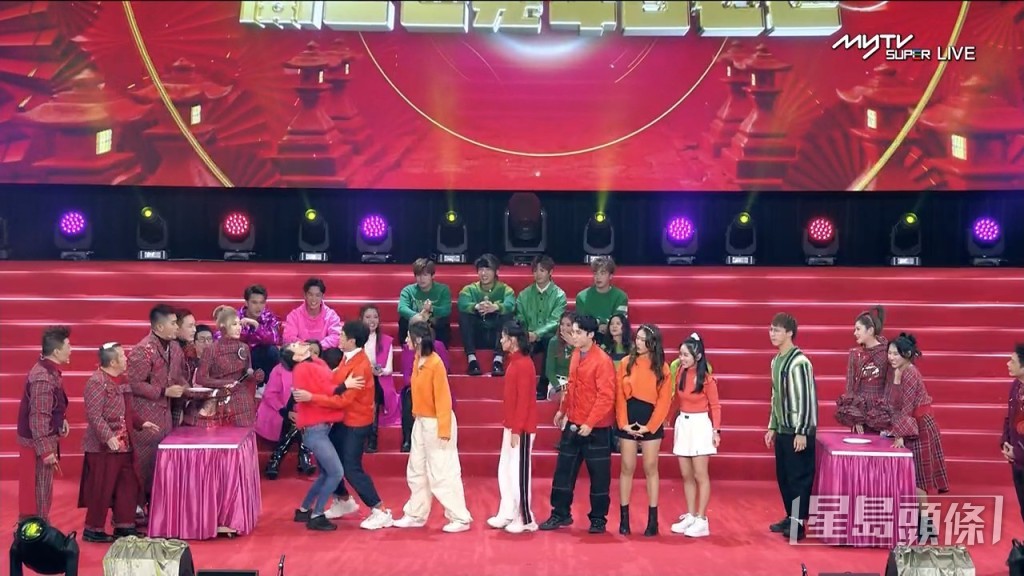江美仪与萧正楠排头位。