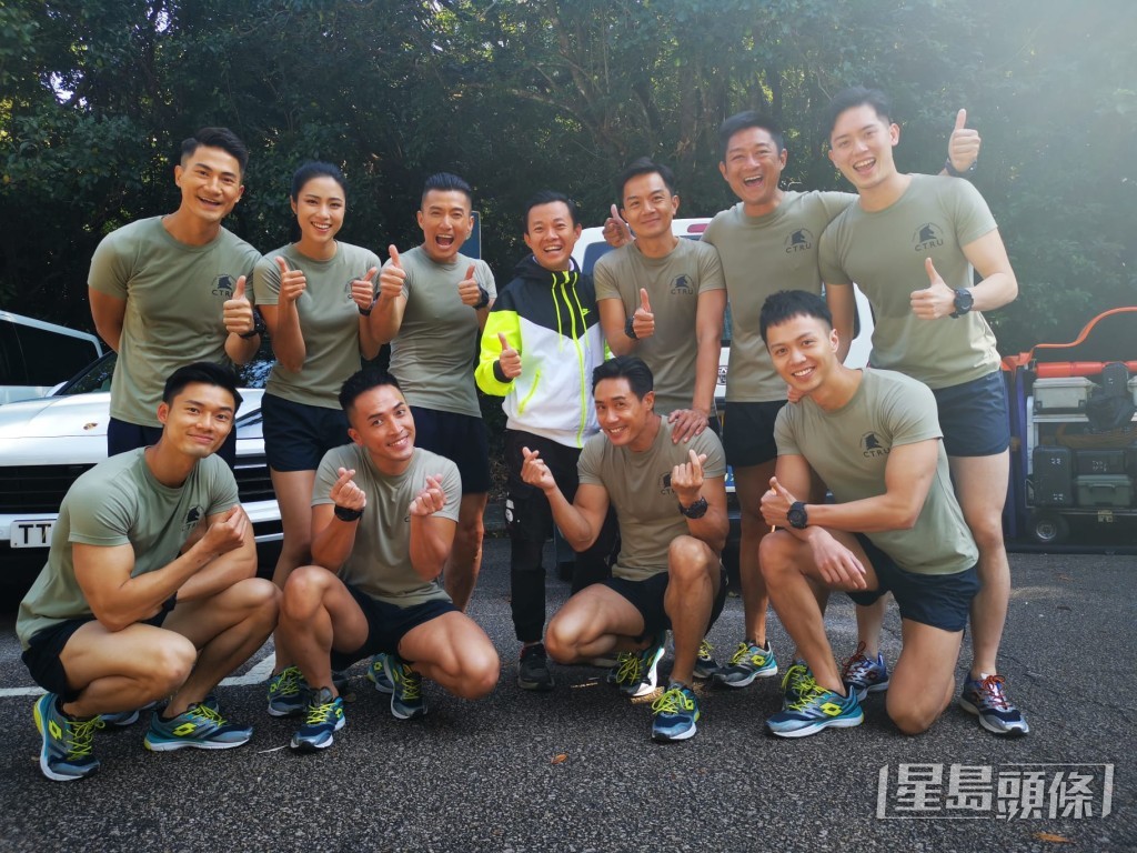 Godwin(左下一)開心有份參與《隱形戰隊》演出。