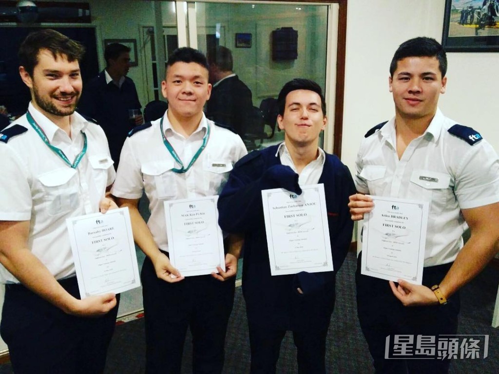 包駿寅（右）早年成為國泰機師。  ​