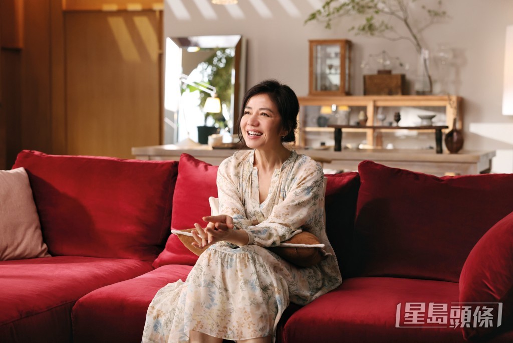 網民大讚鍾楚紅比時下的年輕女星更靚。