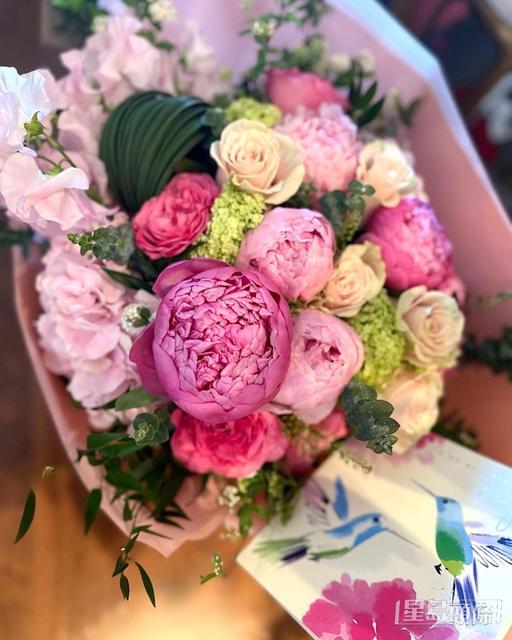 黎姿於結婚14周年紀念日在IG分享美麗花束照。  ​