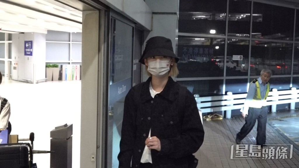 坐咗4小時飛機雙眼仍然有神。