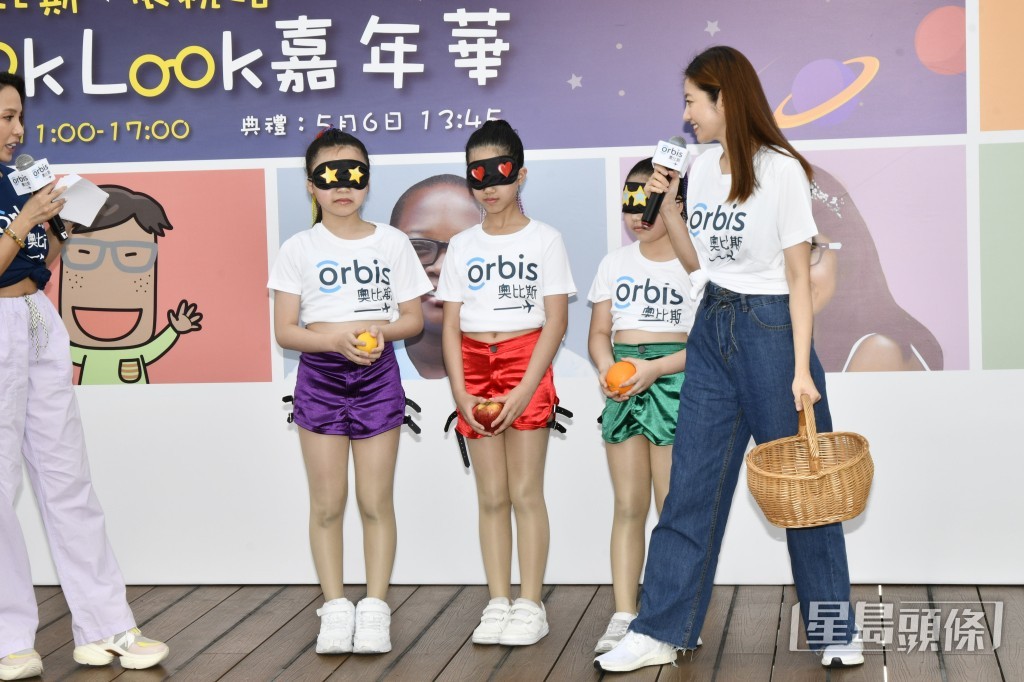 陈自瑶与参加者互动。