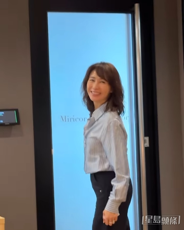 黎姿正面Look。