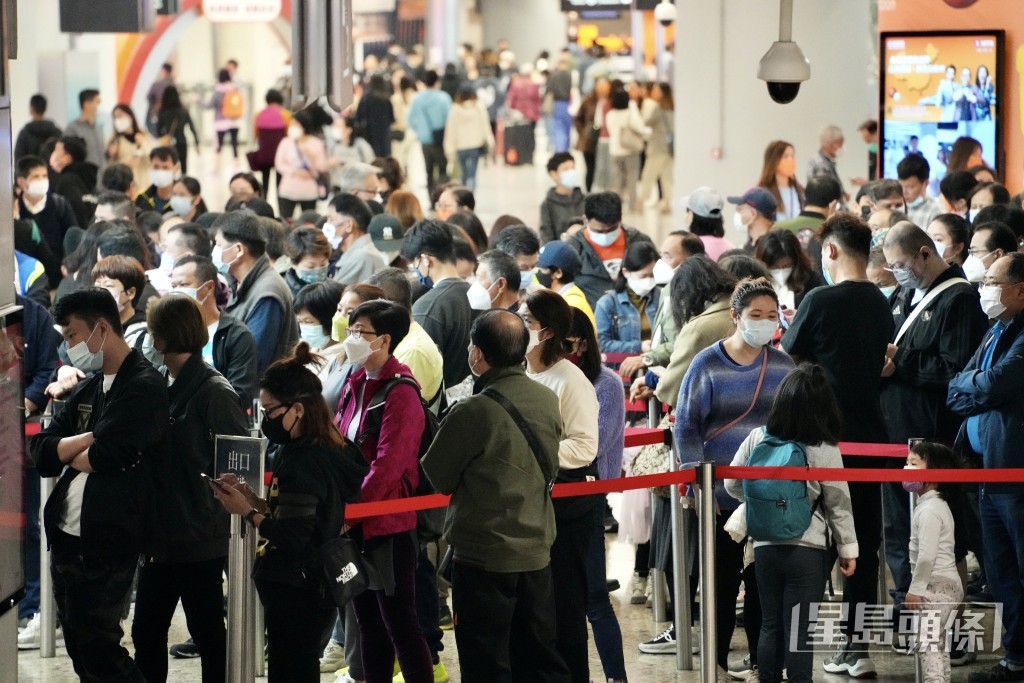 林健鋒相信內地旅客會在假期後陸續來港旅遊。資料圖片