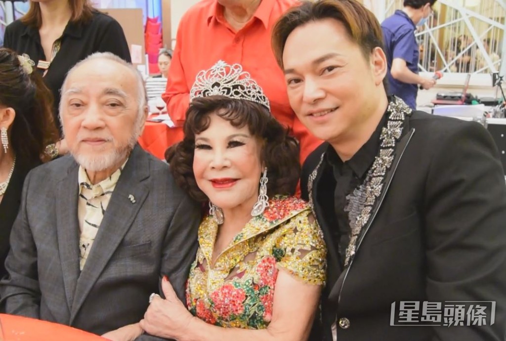 黃夏蕙移民美國前舉行餞別宴，盧海鵬（左）也有到場。