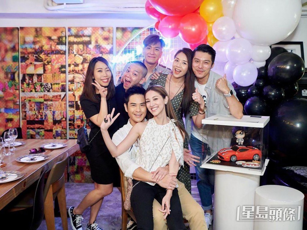 婚前黄嘉乐不时带埋Samantha和“铁马家族”相聚，但喺关键时刻却未有跟他们分享。