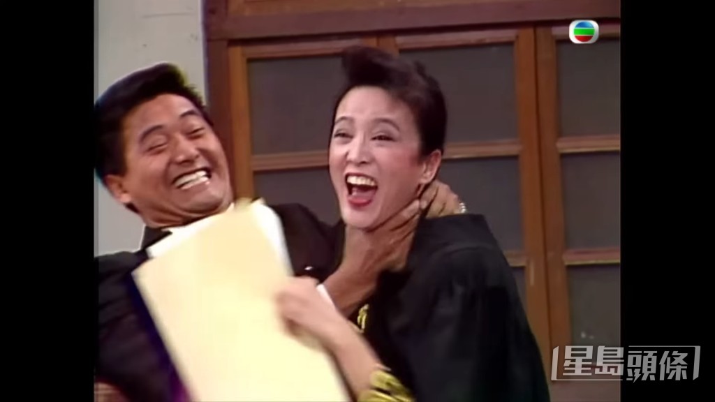 【1989年】每年台慶都有趣劇,1989年的「超級八卦法庭」可算是最經典,領先荷李活20年講男女同工同酬問題,更有多位巨星包括梅艷芳、劉嘉玲、梁朝偉、劉德華、周潤發、吳君如、萬梓良等現身,真正的星光燿燿。