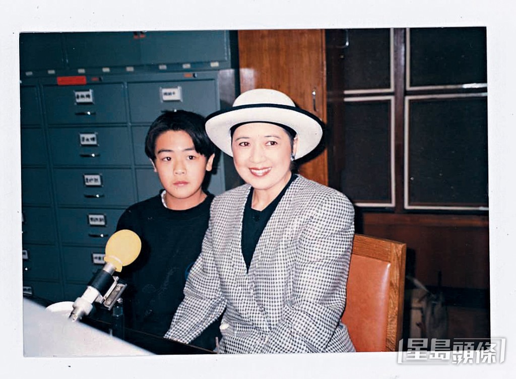 寶詠琴生前曾出書指,李嘉欣是她最恨的女人之一,而另一位是關之琳。