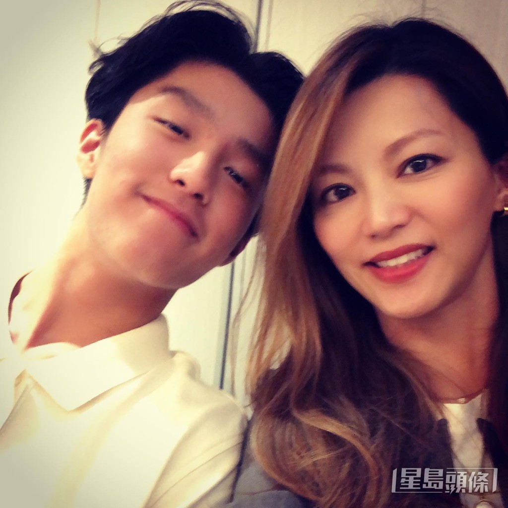康子妮過去經常分享與林寶合照。